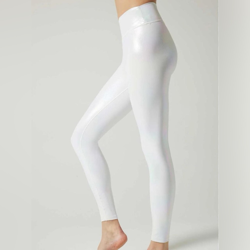NWT Wear It To Heart Aria Back Pocket Legging Celeste Holographic White, Size S.